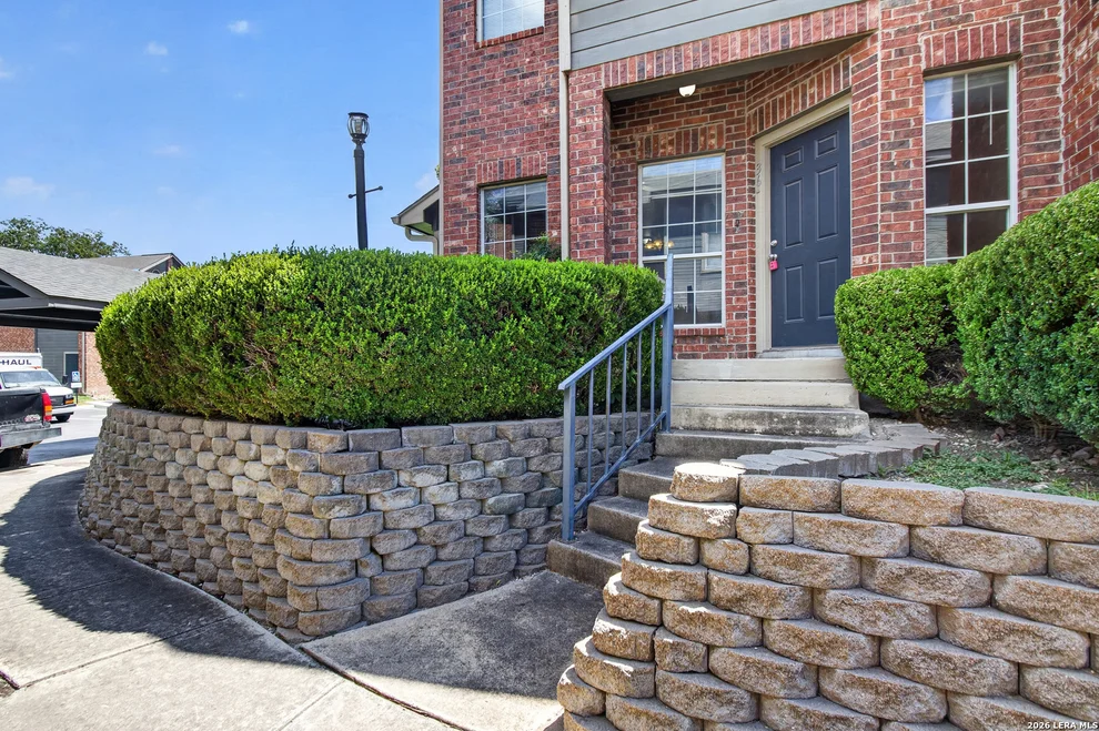 Unit for sale at 36 CHAPEL HILL CIR, San Antonio, TX 78240