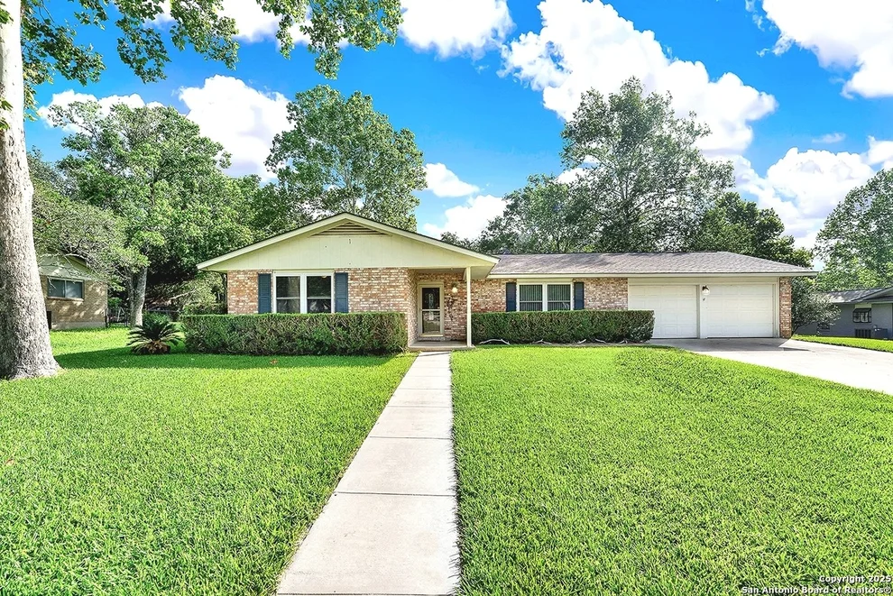Unit for sale at 1802 Chestnut, Floresville, TX 78114