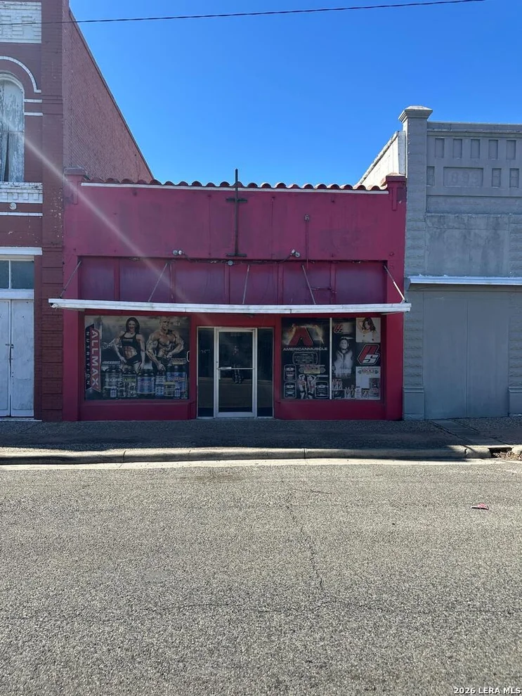 Unit for sale at 319 N Washington, Beeville, TX 78102