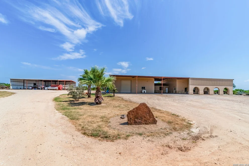 Unit for sale at 548 Franklin Ln, Yancey, TX 78886