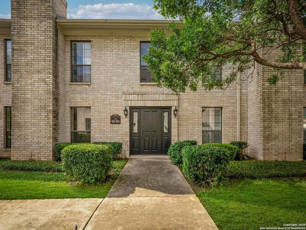 Unit for sale at 2611 Eisenhauer Rd, San Antonio, TX 78209