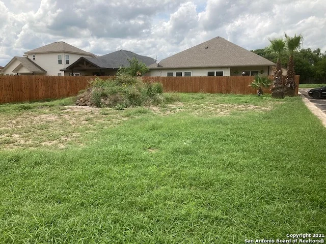 Unit for sale at 110 Sutton Place-Lot #10, Uvalde, TX 78801