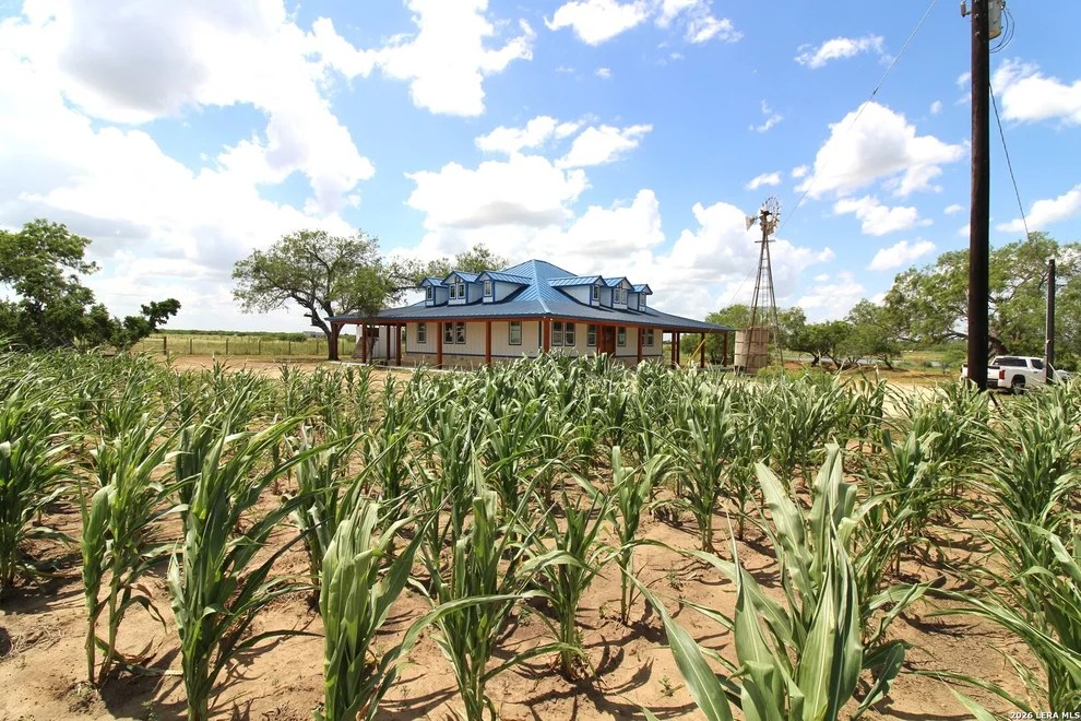 Unit for sale at 101 County Road 135, Floresville, TX 78114