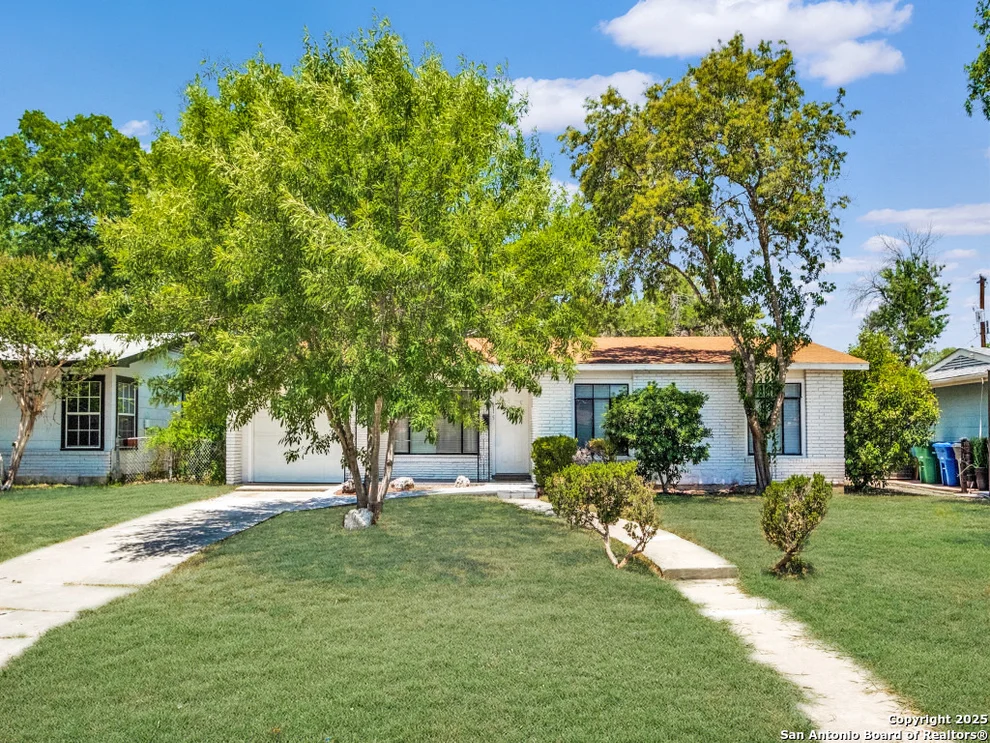 Unit for sale at 615 Edgebrook, San Antonio, TX 78213