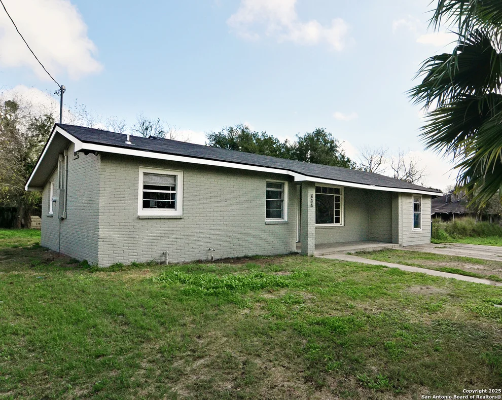 Unit for sale at 806 N Adams St., Beeville, TX 78102