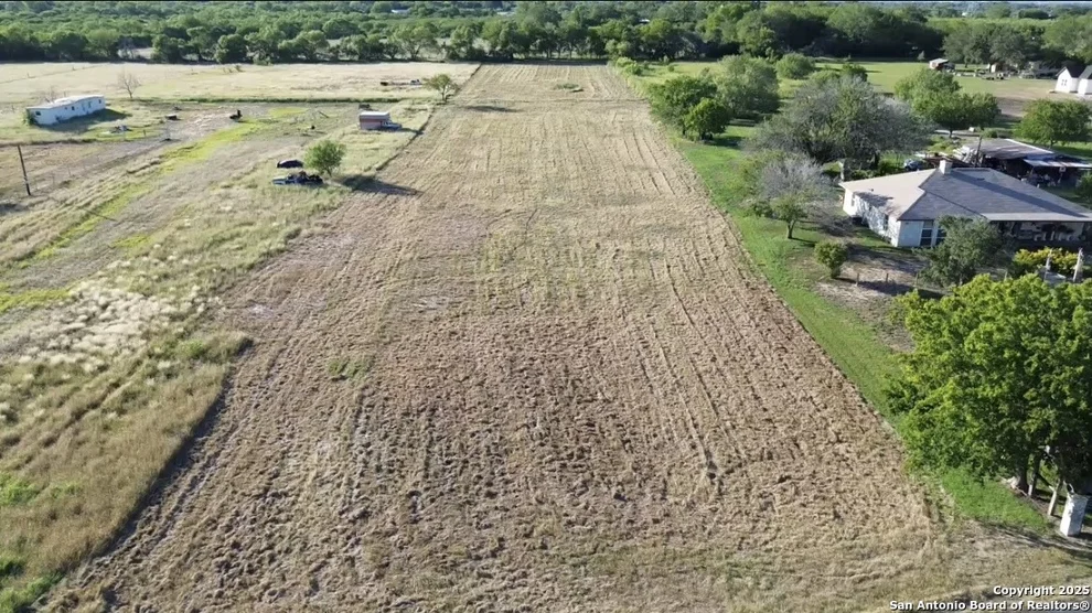 Unit for sale at 15487 Ess rd, Atascosa, TX 78002