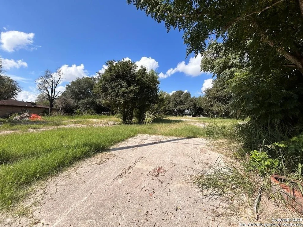 Unit for sale at 1104 S St. Mary's St, Beeville, TX 78102