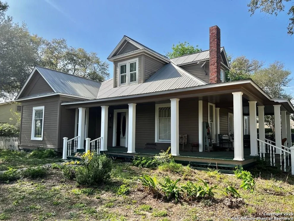 Unit for sale at 811 E Gramman, Beeville, TX 78102
