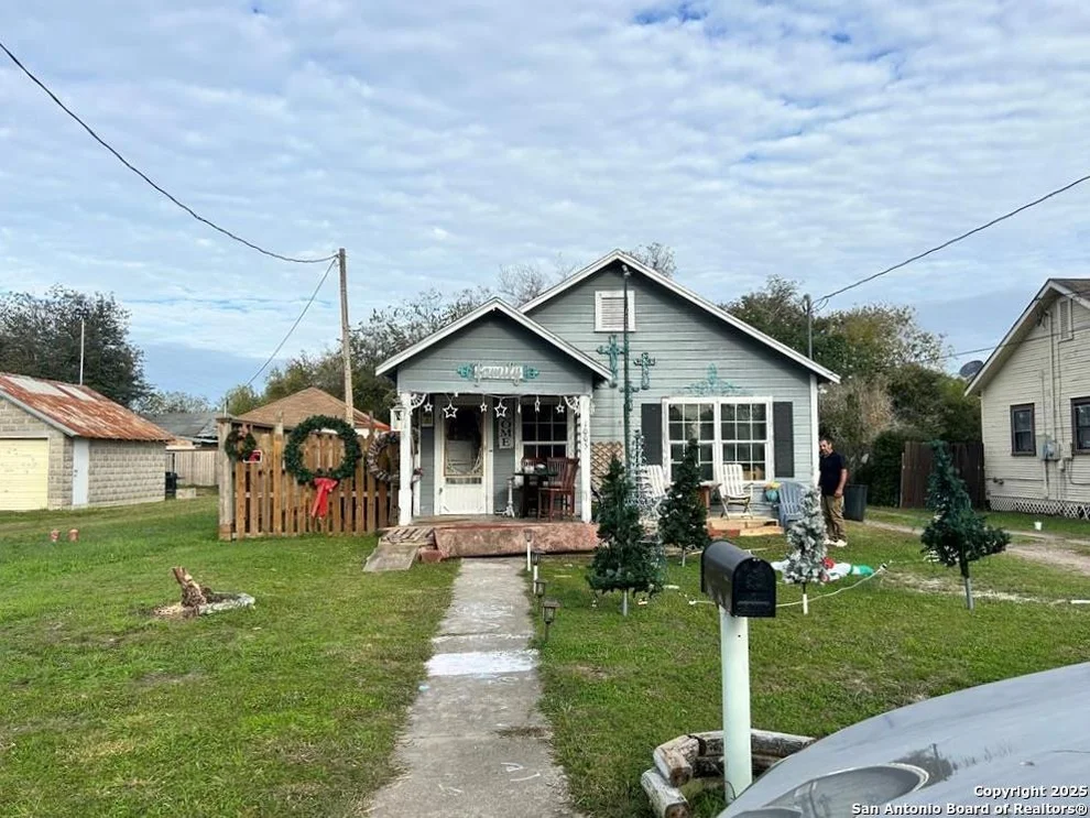 Unit for sale at 1005 E Bowie, Beeville, TX 78102