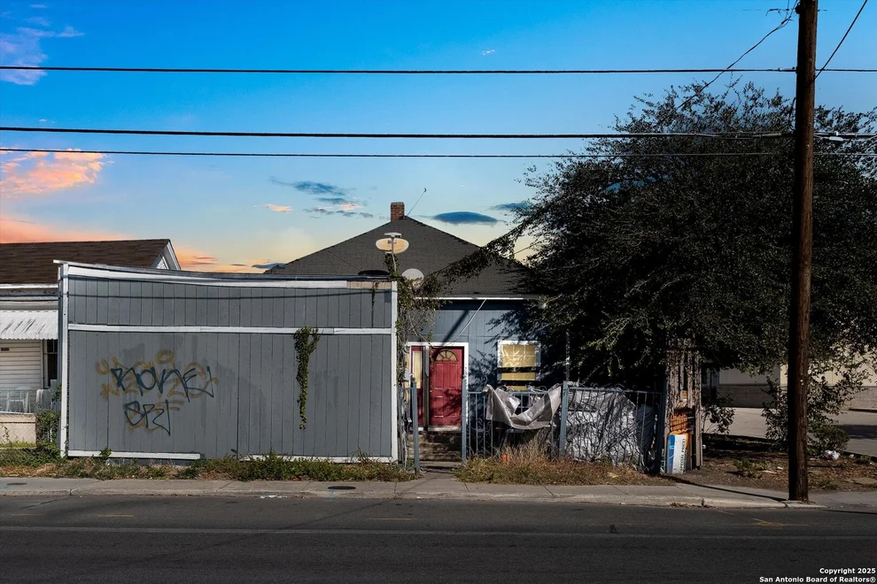 Unit for sale at 2925 W Commerce St, San Antonio, TX 78207