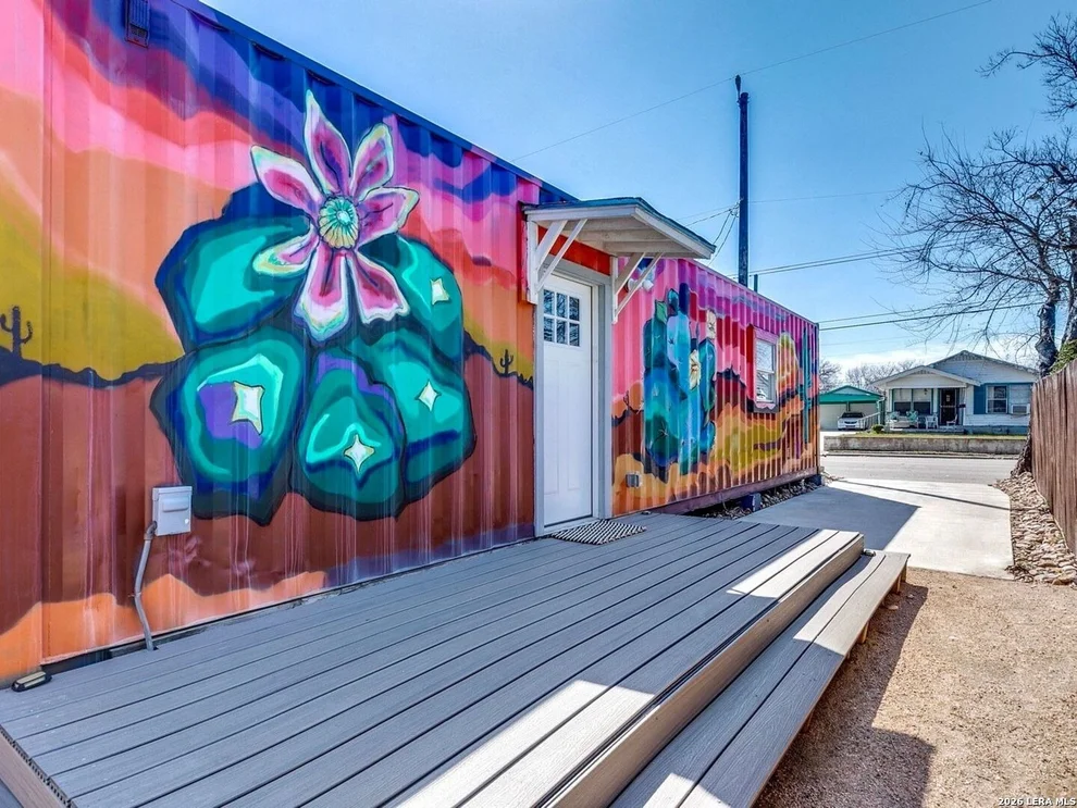 Unit for sale at 2415 W Poplar, San Antonio, TX 78207