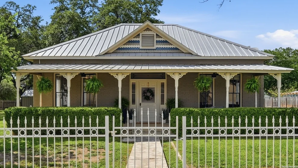 Unit for sale at 431 E Commerce St, New Braunfels, TX 78130