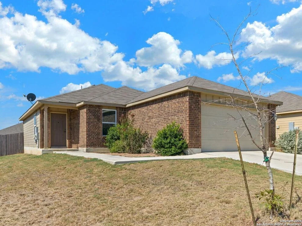 Unit for sale at 14423 Rockhouse Rd, Elmendorf, TX 78112