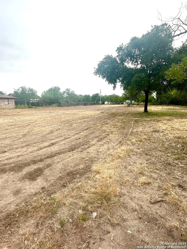 Unit for sale at 252 Prairie St, Uvalde, TX 78801