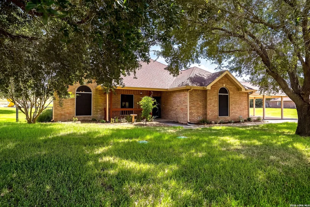 Unit for sale at 516 Lake Valley Dr, La Vernia, TX 78121