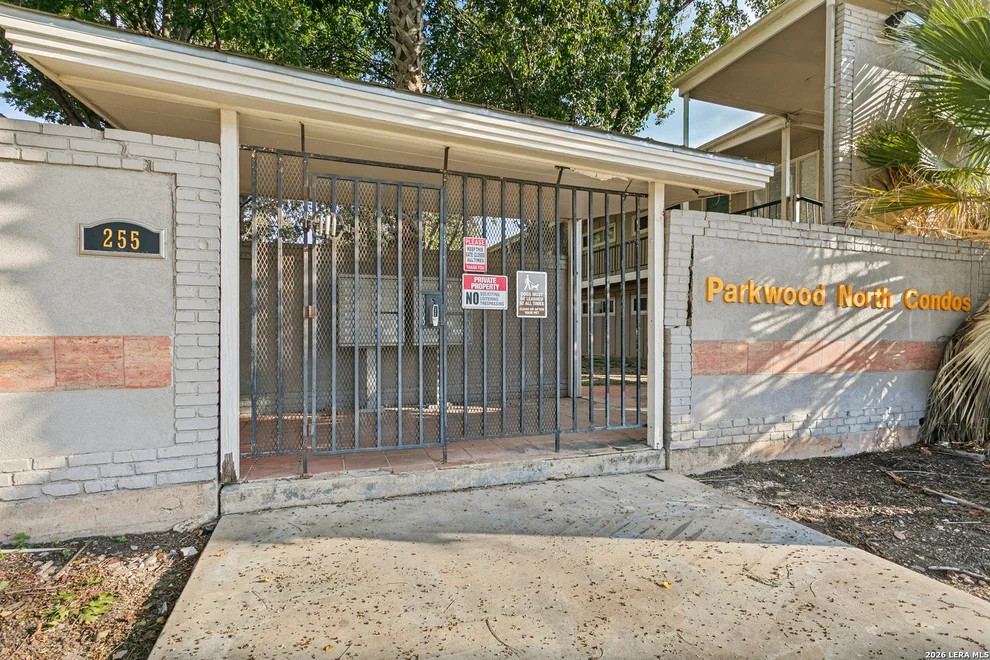 Unit for sale at 255 E Rampart Dr, San Antonio, TX 78216