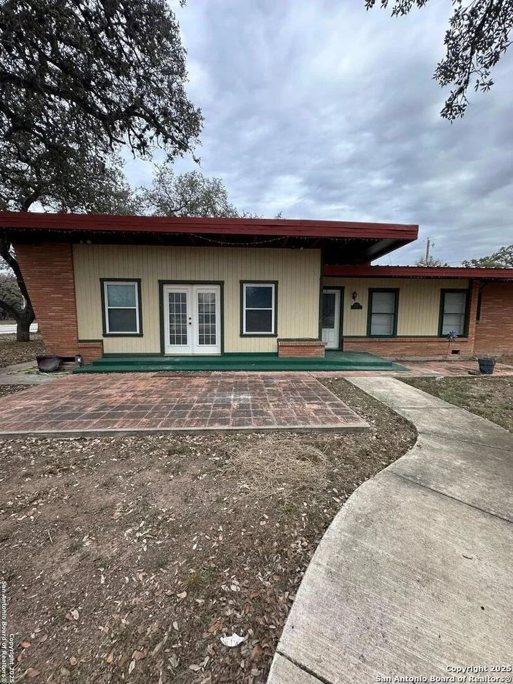 Unit for sale at 1000 N Center ST, Sabinal, TX 78881
