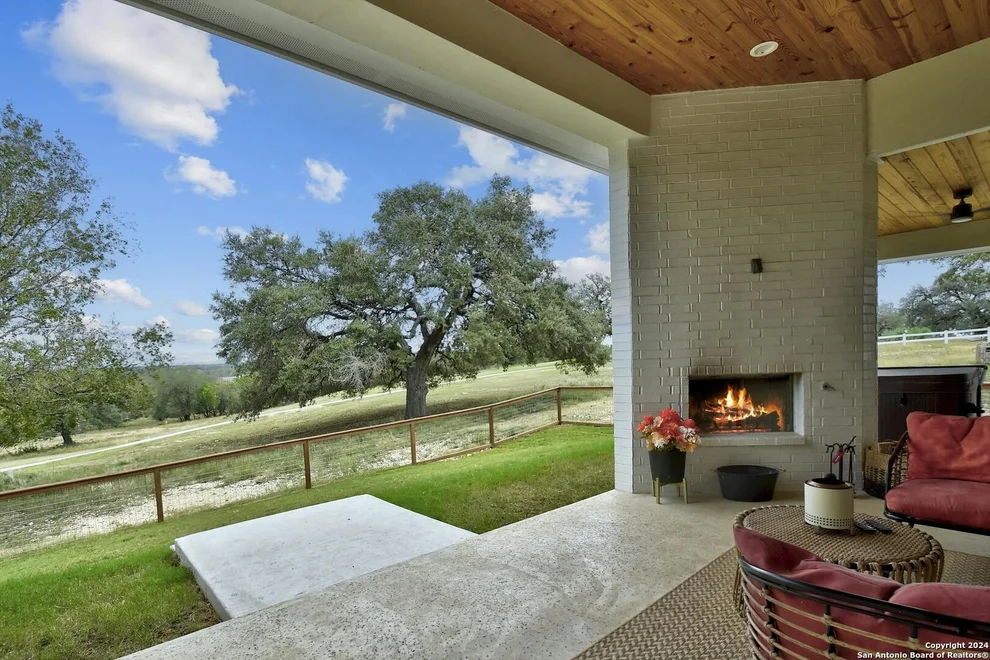 Unit for sale at 533 Oak Hills Dr, Bandera, TX 78003