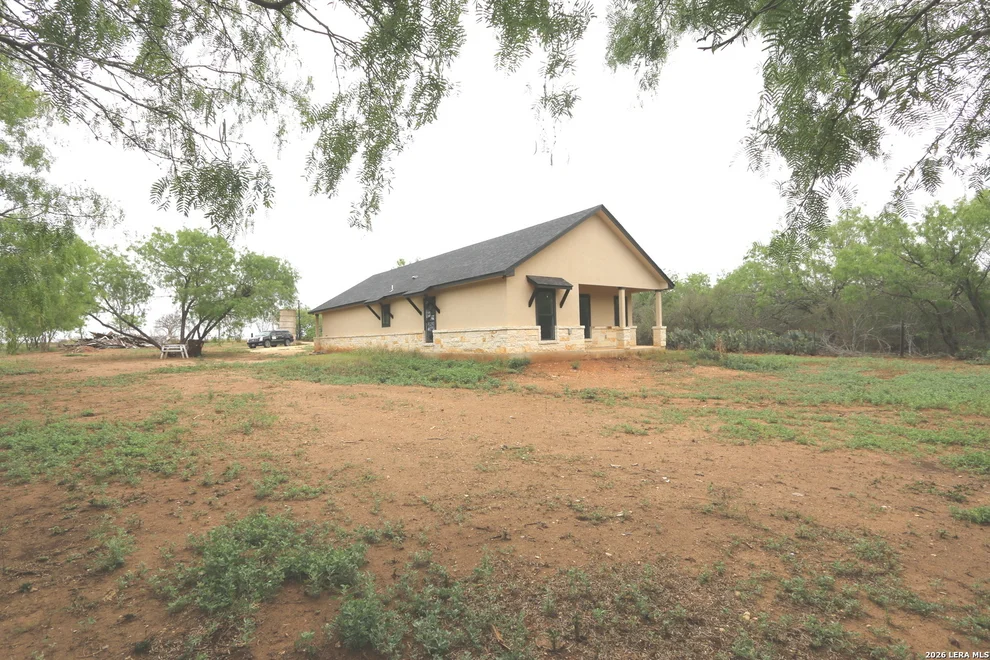 Unit for sale at 1186 US HIGHWAY 181, Floresville, TX 78114