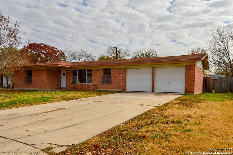 Unit for sale at 414 E Langley Blvd, Universal City, TX 78148
