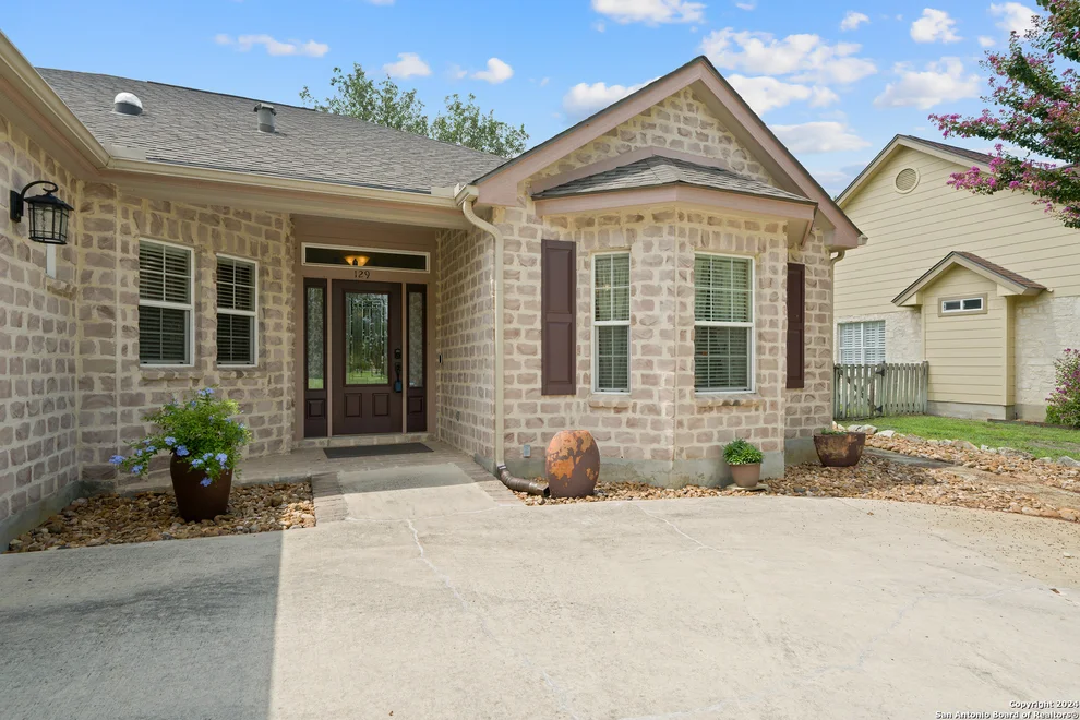 Unit for sale at 129 W EVERGREEN ST, Boerne, TX 78006