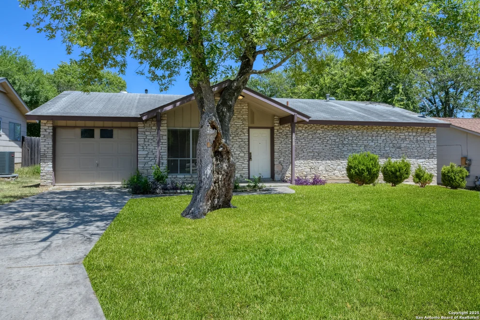 Unit for sale at 210 Lost Forest, Live Oak, TX 78233
