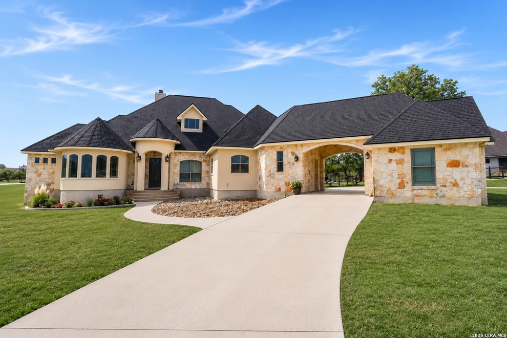 Unit for sale at 105 N Abrego Crossing, Floresville, TX 78114