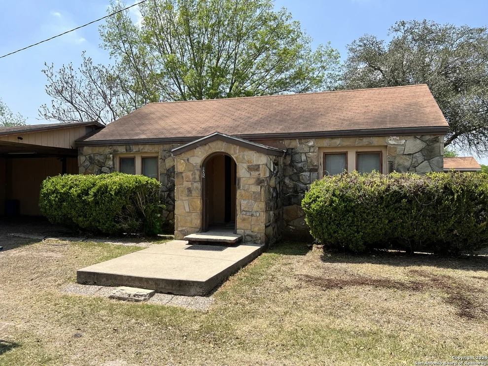 Unit for sale at 510 E ALEXANDER ST, Three Rivers, TX 78071