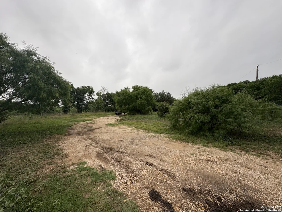 Unit for sale at 130 county road 5714, Natalia, TX 78059