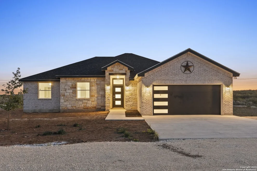Unit for sale at 59 Legend Hills, Uvalde, TX 78801