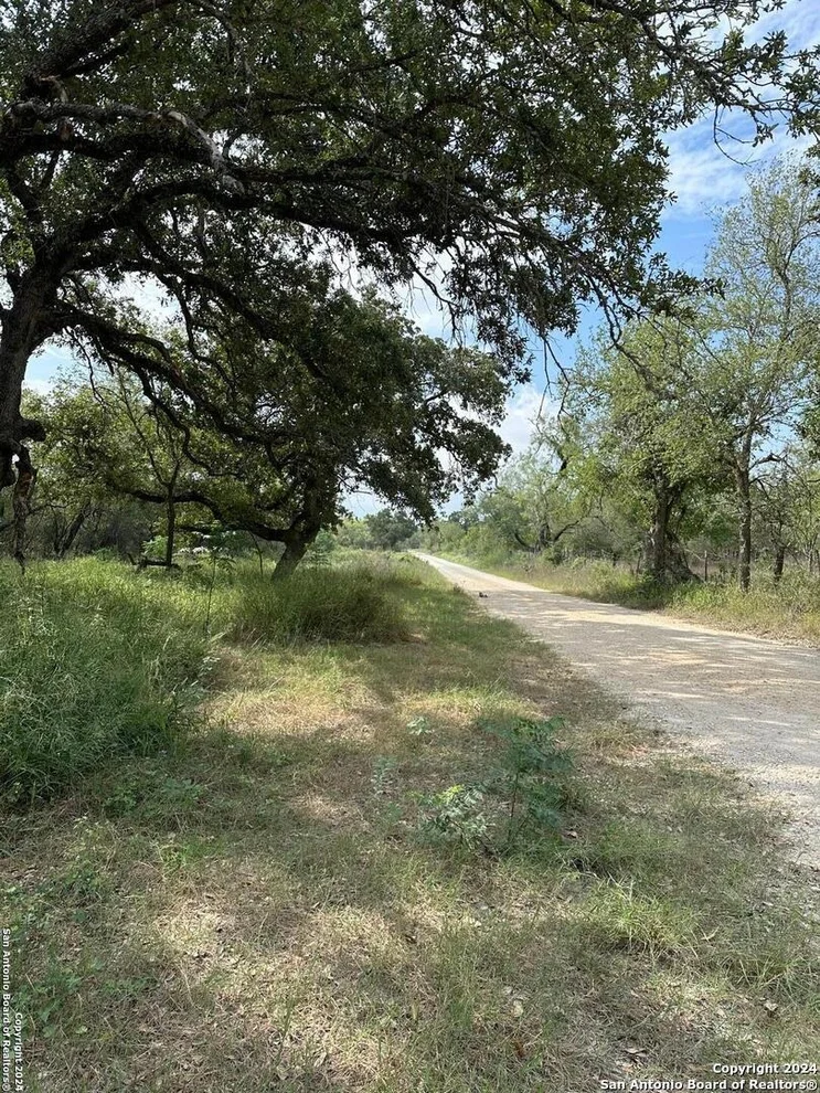 Unit for sale at 20594 S State Highway 16, Atascosa, TX 78264