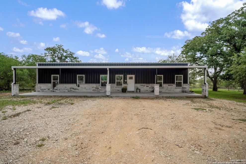 Unit for sale at 332 County Road 423, Stockdale, TX 78160
