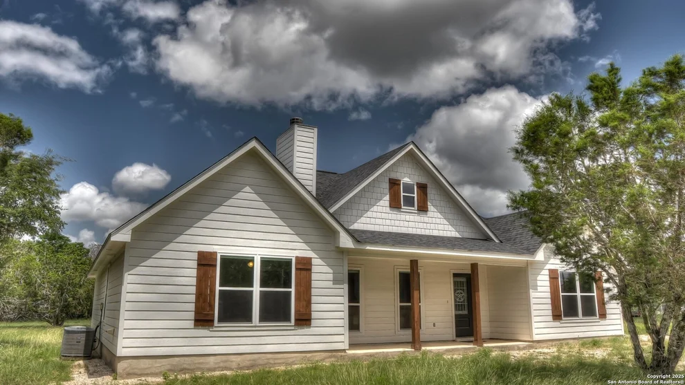 Unit for sale at 153 W P W Holmes, Leakey, TX 78873