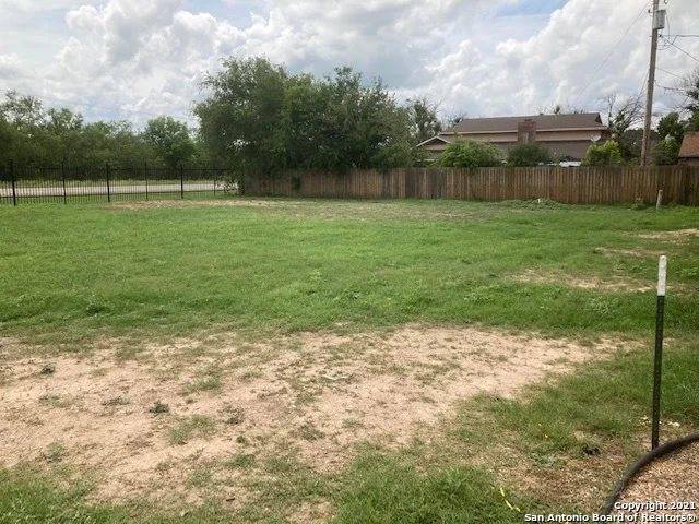Unit for sale at 139 Sutton Place-Lot #30, Uvalde, TX 78801