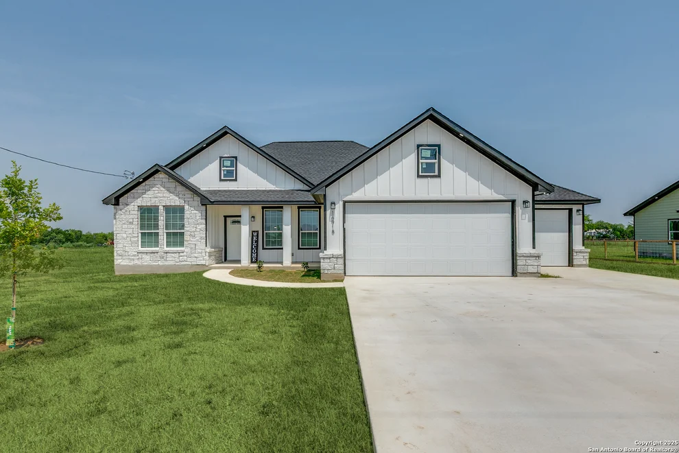 Unit for sale at 16918 Rancho Escondido, Atascosa, TX 78002