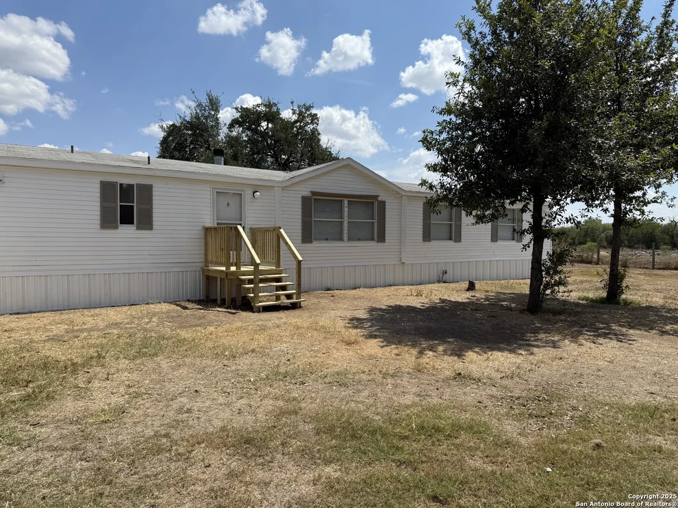 Unit for sale at 523 mansfield, Pleasanton, TX 78064
