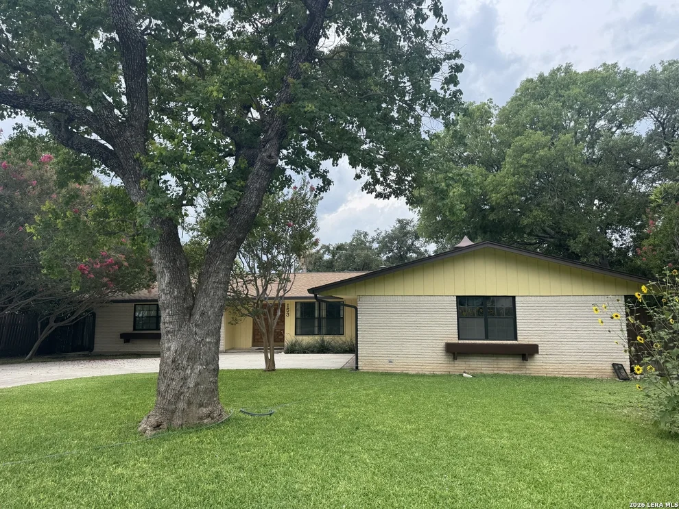 Unit for sale at 153 Trillium Ln, Castle Hills, TX 78213