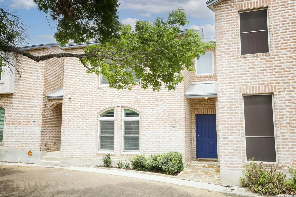 Unit for sale at 130 Oakwell Farms Parkway, San Antonio, TX 78218