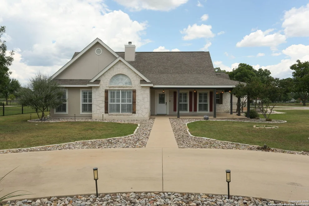 Unit for sale at 1181 County Road 4516, Castroville, TX 78009