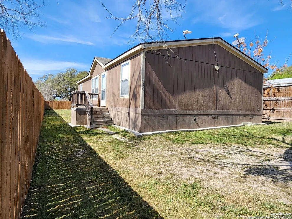 Unit for sale at 610 7th St, Natalia, TX 78059