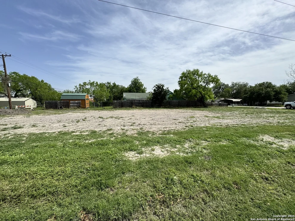 Unit for sale at 500 Colorado Street, George West, TX 78022