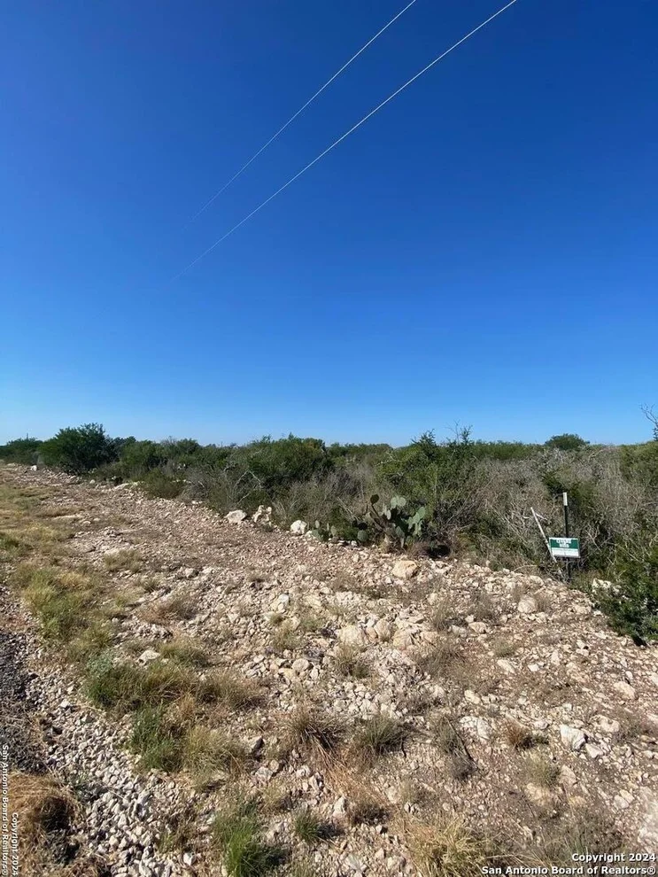 Unit for sale at 583 LEGEND HILLS RD, Uvalde, TX 78801