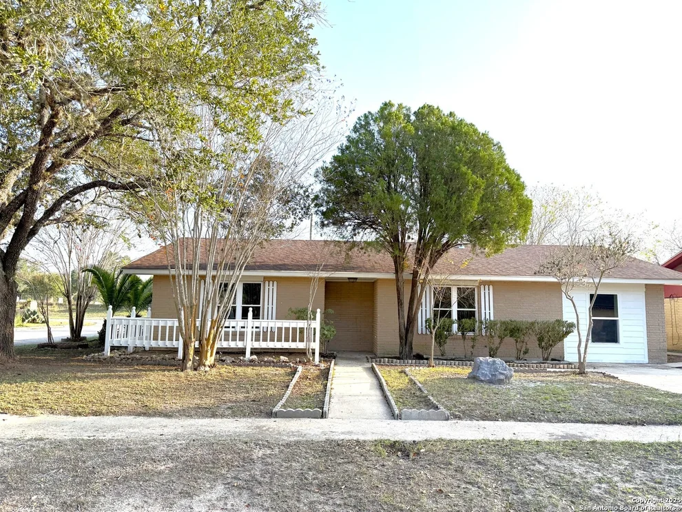 Unit for sale at 1212 fairview, Beeville, TX 78102