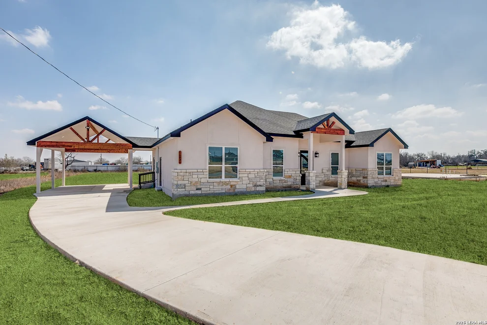 Unit for sale at 16934 Rancho Escondido, Atascosa, TX 78002