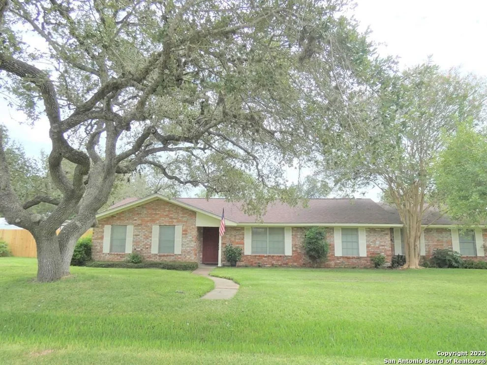 Unit for sale at 12 Encino Loma, Beeville, TX 78102