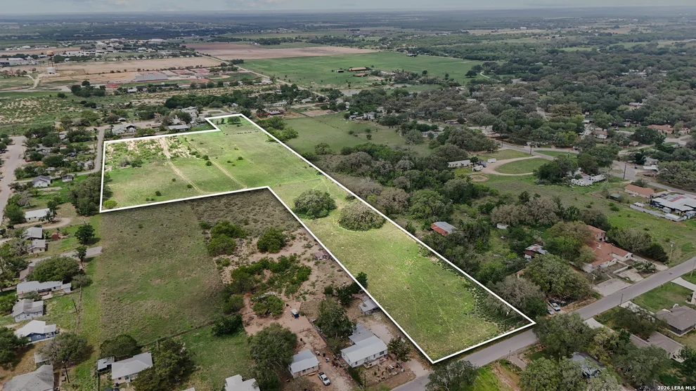 Unit for sale at 00 N Windy Knoll, Devine, TX 78016