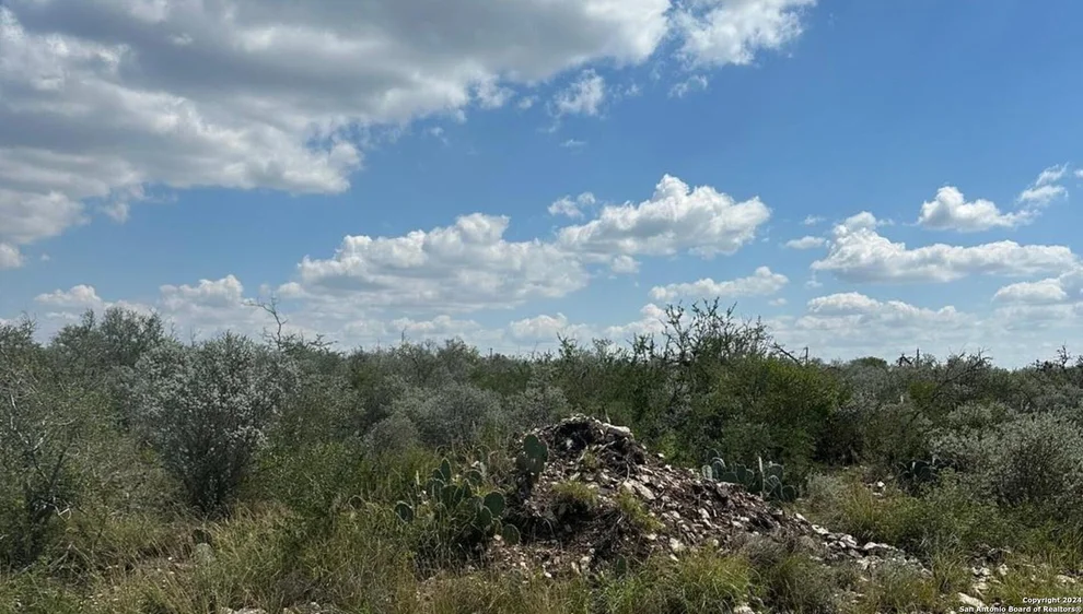 Unit for sale at 22 Greystone Hills, Uvalde, TX 78801