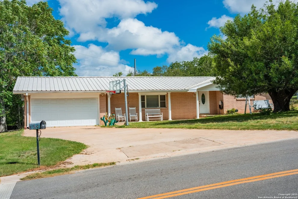 Unit for sale at 702 Smokey Mountain, Kerrville, TX 78028