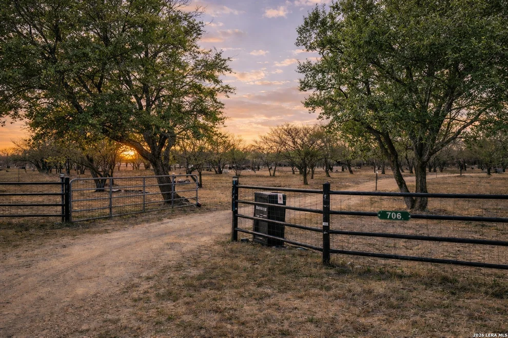 Unit for sale at 706 Quail Run, Lytle, TX 78052