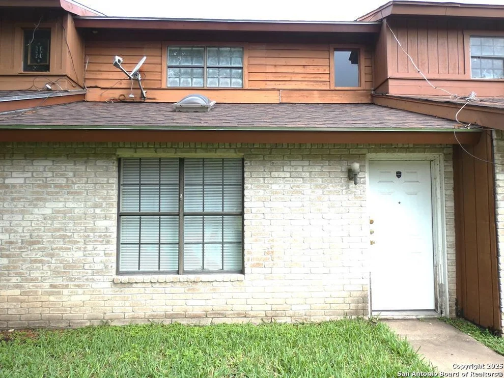 Unit for sale at 301 3-A S Archer, Beeville, TX 78102